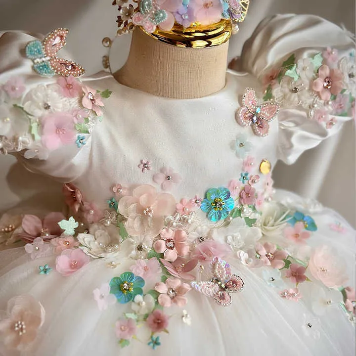 فستان زفاف رقيق delicate wedding dress