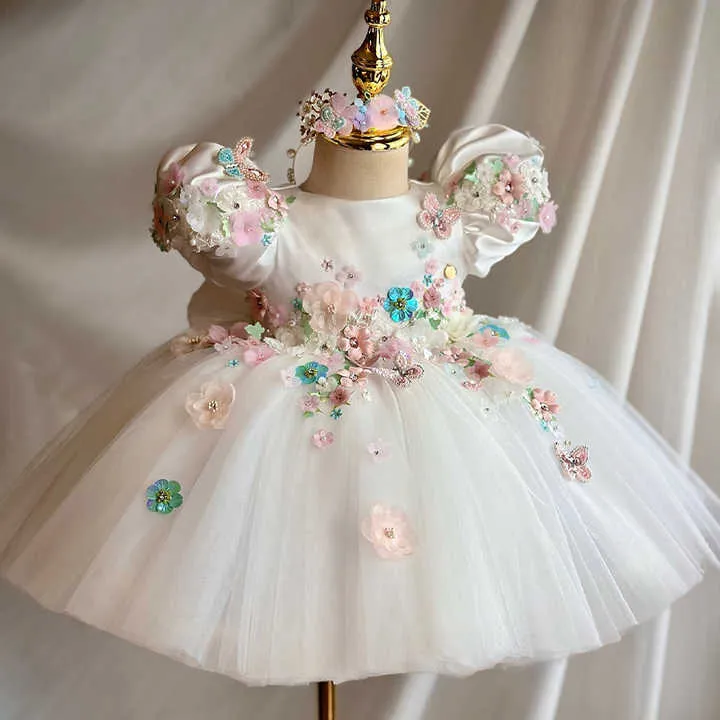 فستان زفاف رقيق delicate wedding dress
