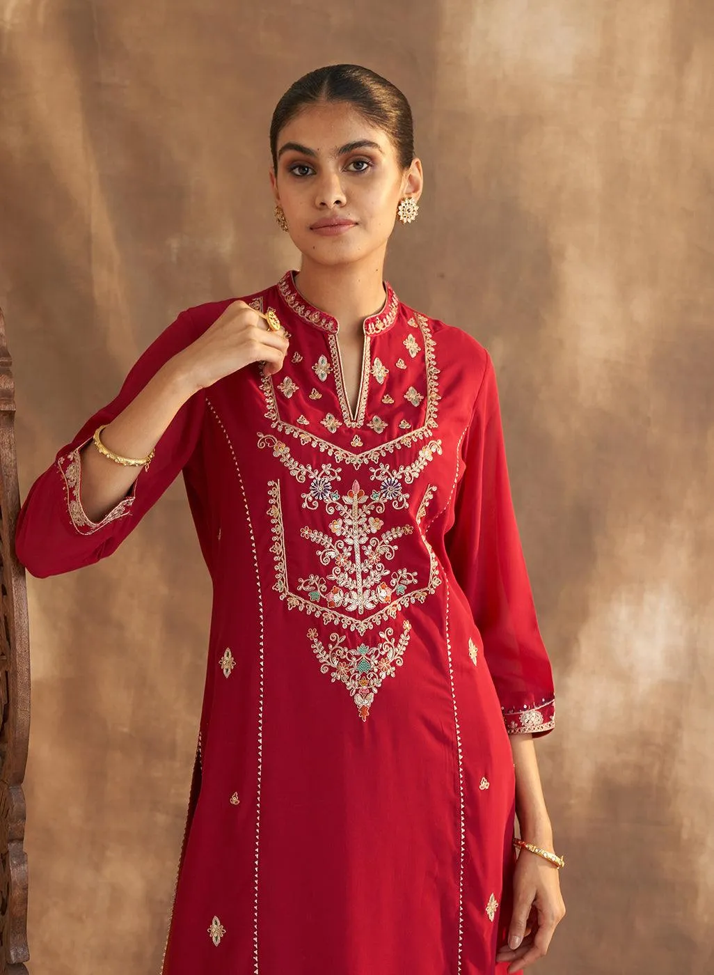 Red Kurta Set With Delicate Embroidery