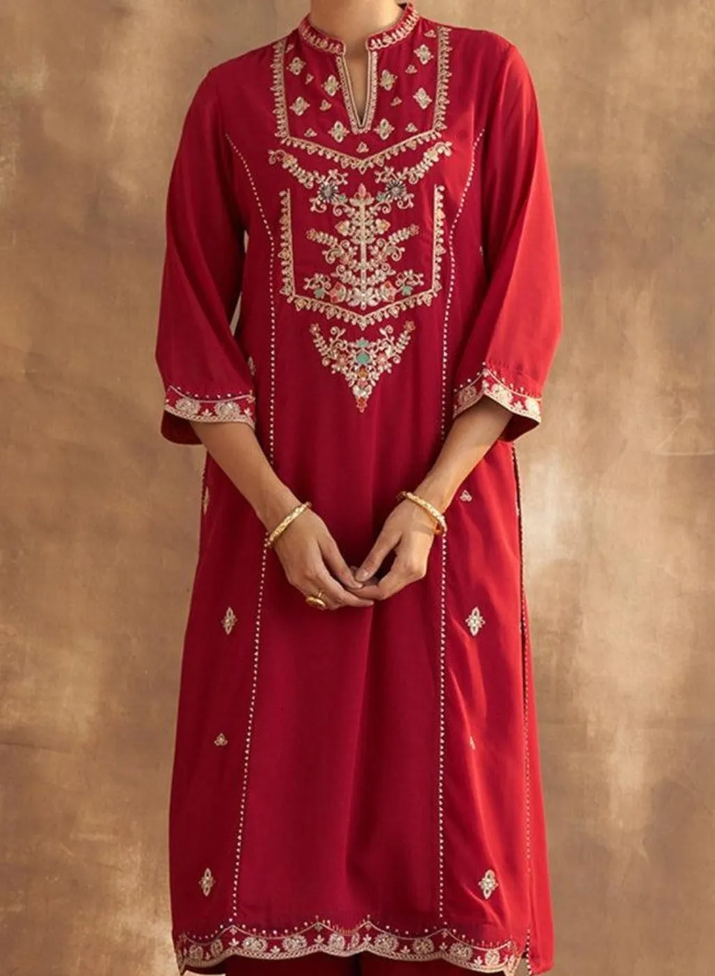 Red Kurta Set With Delicate Embroidery