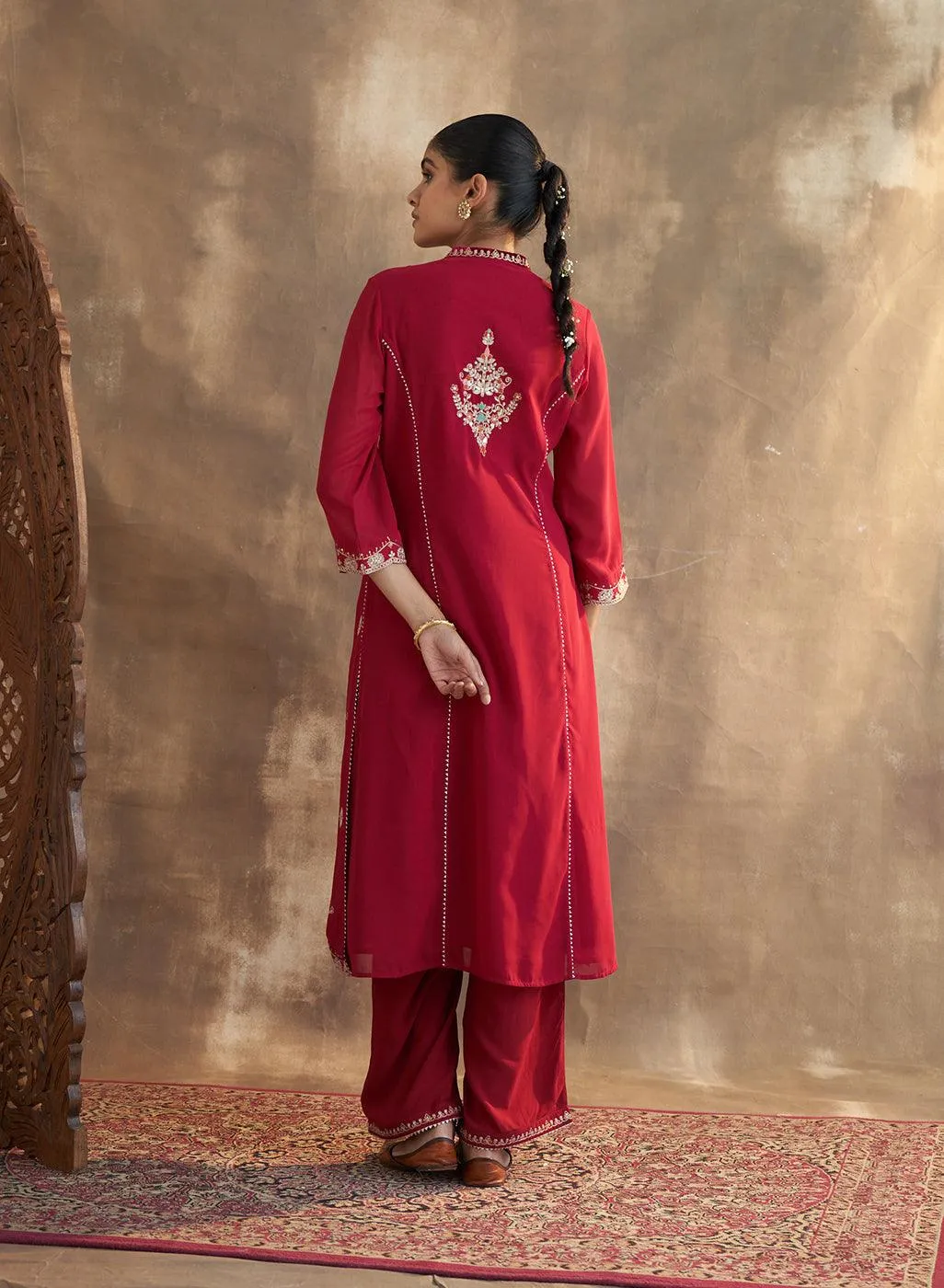 Red Kurta Set With Delicate Embroidery
